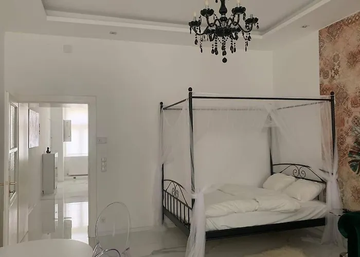 Cool Center Apt. @ Metro And Shopping Street Apartament *